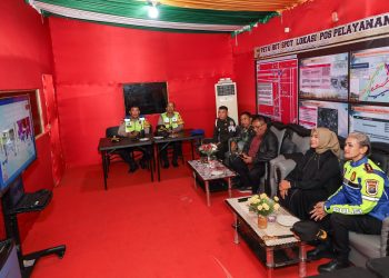 Wali KotWakil Wali Kota Pematangsiantar bersama Kapolres Ikuti Zoom Meeting Pemantauan Sitkamtibmas Malam Idul Fitri 1446 H dengan Polda Jajaran 