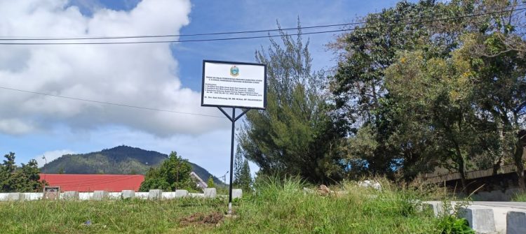 Pemasangan Plang Kepemilikan Tanah di Lapangan Mini oleh OTK, Keturunan Napitupulu Keberatan