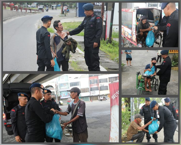 Personil Satuan Brimob Polda Sumut Laksanakan Bakti Sosial Dalam Rangka Jumat Berkah Personil Satuan Brimob Polda Sumut Laksanakan Bakti Sosial Dalam Rangka Jumat Berkah