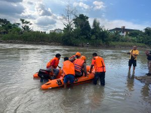 Tim SAR Brimob Batalyon B Polda Sumut Lakukan Pencarian Intensif Hilangnya Bripka Aidil Ria Tambunan di Sungai Padang Tebing Tinggi