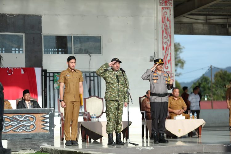 Bupati Pakpak Bharat Pimpin Apel Gabungan Pasca Libur Lebaran di Lapangan Kasean Banurea