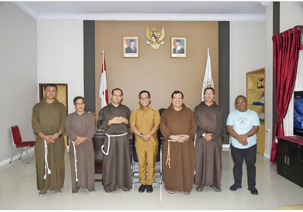 Panitia Pesta Inaugurasi Propinsi Kapusin ST Fidelis Sigmaringen Sibolga Audensi Ke Bupati Tapanuli Tengah Panitia Pesta Inaugurasi Propinsi Kapusin ST Fidelis Sigmaringen Sibolga Audensi Ke Bupati Tapanuli Tengah