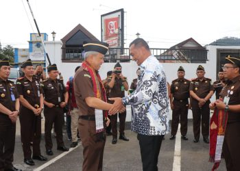 Bupati Effendi Sintong Napitupulu Sambut Kedatangan Kajati Sumut Di Kabupaten Toba