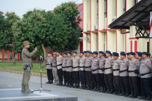 Dansat Brimob Polda Sumut Beri Pengarahan kepada Personel yang Mutasi ke Polisi Tugas Umum