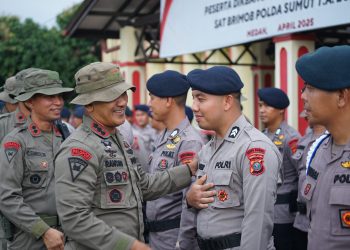 Dansat Brimob Polda Sumut Beri Pengarahan kepada Personel yang Mutasi ke Polisi Tugas Umum