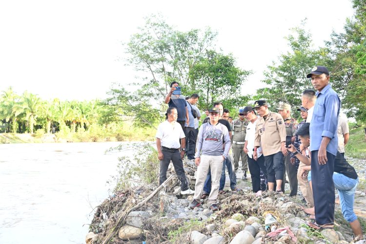 Bupati Tapteng Harapkan Bantuan Pemerintah Provinsi Sumut Untuk Atasi Banjir Bupati Tapteng Harapkan Bantuan Pemerintah Provinsi Sumut Untuk Atasi Banjir