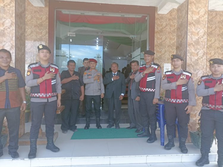 Perayaan Paskah Tahun 2025, Personil Polres Sibolga Melaksanakan Pengamanan Gereja