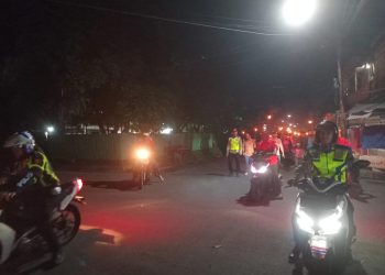 Personil Polres Sibolga Laksanakan Pengamanan Pawai Obor Umat Kristiani Di Kota Sibolga
