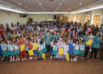 Ketua TP PKK Kota Pematangsiantar Ny Liswati Wesly Silalahi Hadiri Lomba Mewarnai Kreativitas Anak PAUD 