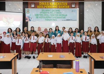 Ketua TP PKK Kota Pematangsiantar Ny Liswati Wesly Silalahi Membuka Pelatihan Dokter Kecil/Dokter Remaja se-Kota Pematangsiantar Tahun 2025