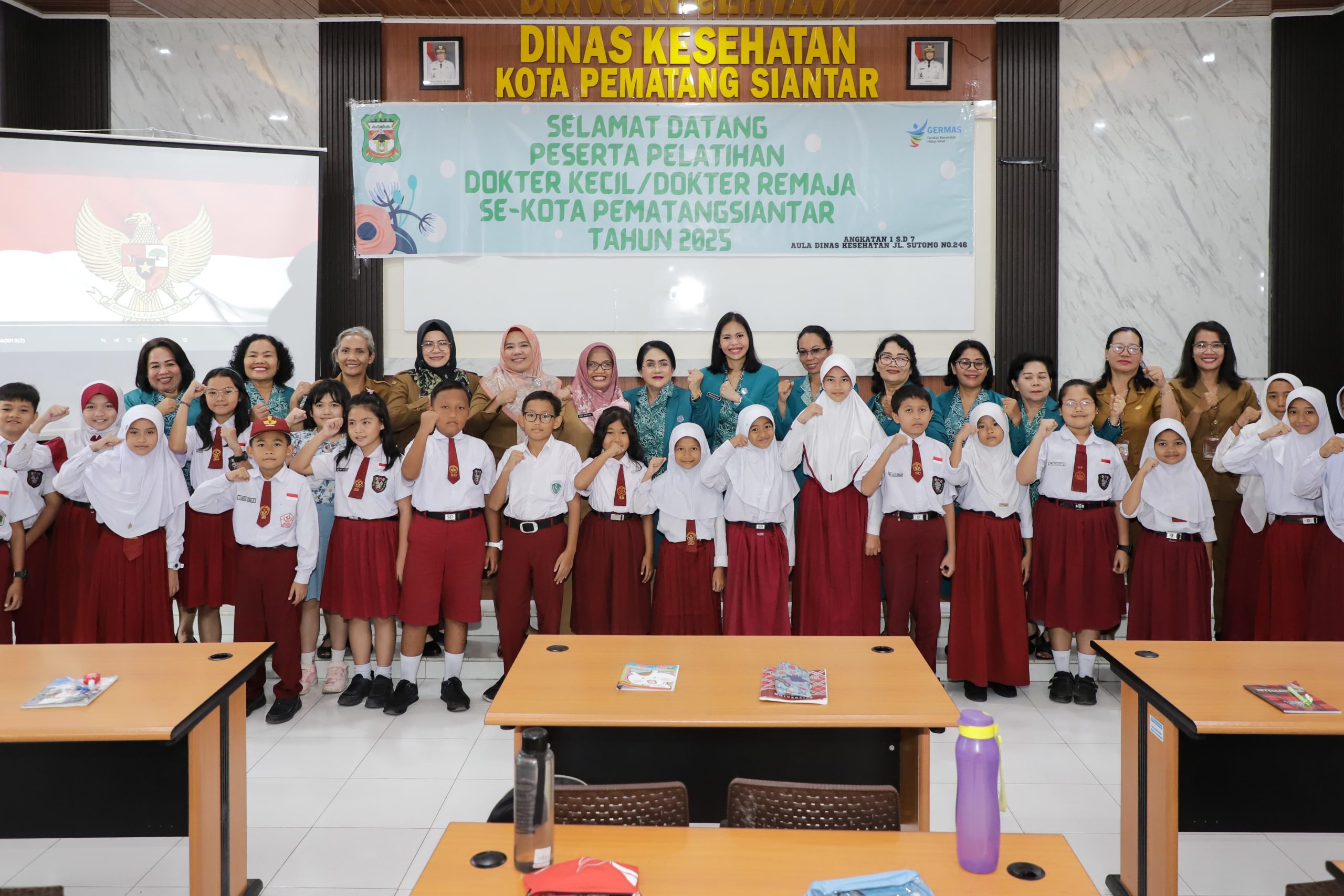 Ketua TP PKK Kota Pematangsiantar Ny Liswati Wesly Silalahi Membuka Pelatihan Dokter Kecil/Dokter Remaja se-Kota Pematangsiantar Tahun 2025 Ketua TP PKK Kota Pematangsiantar Ny Liswati Wesly Silalahi Membuka Pelatihan Dokter Kecil/Dokter Remaja se-Kota Pematangsiantar Tahun 2025