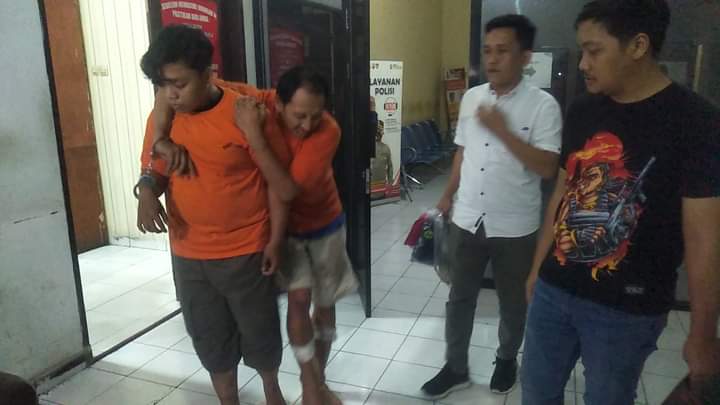 Pelaku pembunuhan ditembak bagian kakinya karena coba melawan petugas (photo ist)