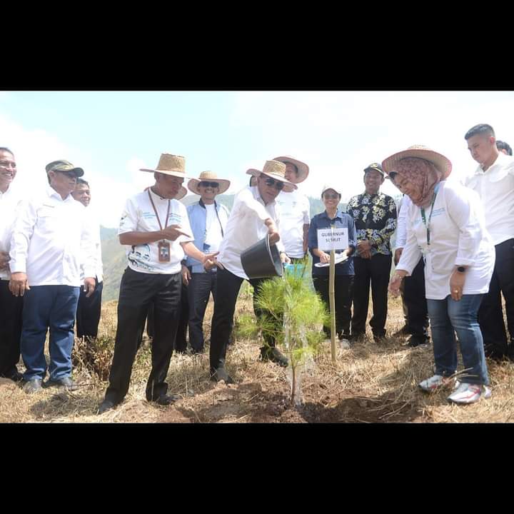 Kita berupaya memulihkannya kembali," kata Edy Rahmayadi usai menanam pohon. (Photo isimewa)