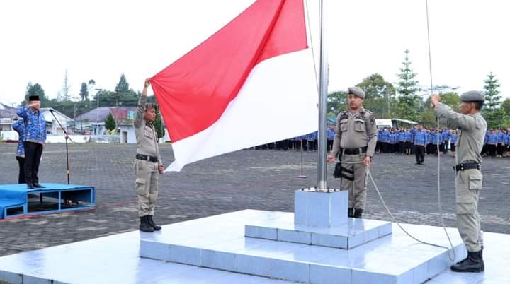 Pengibaran bendera Merah Putih
