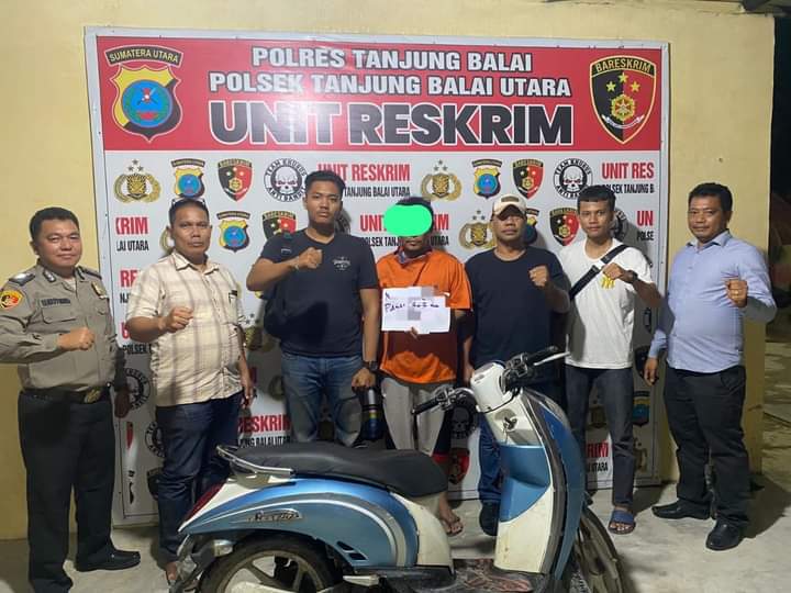 Pelaku bersama barang bukti diamankan ke Mako Polsek Tanjung Balai Utara, Polres Tanjung Balai