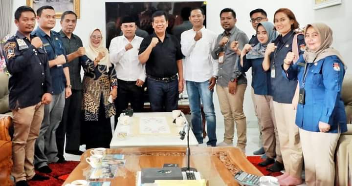 Bupati Simalungun, para Komisioner dan pegawai KPU Simalungun