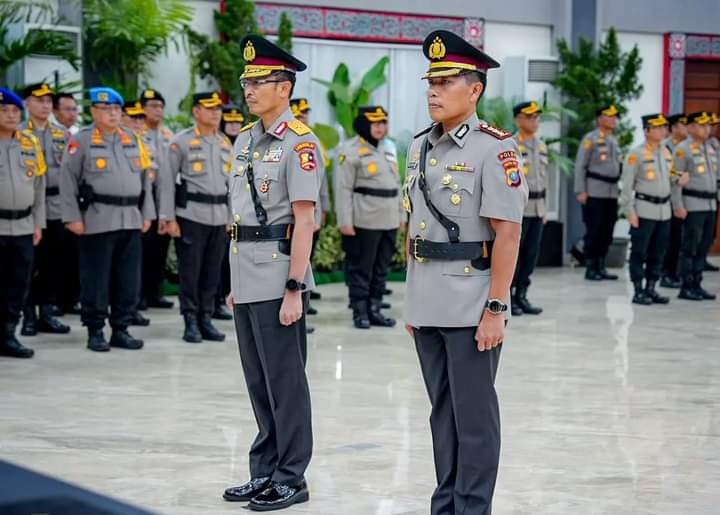 Waka Polda Sumut yang lama dan yang baru pada acara Sertijab.(ist)