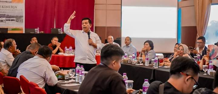 Bupati Simalungun Radiapoh Hasiholan Sinaga saat membeberkan kunci sukses dirinya melakukan lobi-lobi ke Pemerintah atasan