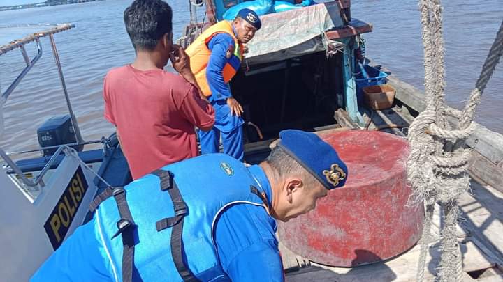 Personil Sat Polairud Polres Tanjung Balai pasca menyambangi kapal para nelayan.(Dok Polres Tanjungbalai)