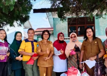 Korwil Pendidikan Kecamatan Dolok Batu Nanggar Osde Simarmata fhoto bersama Kepala sekolah