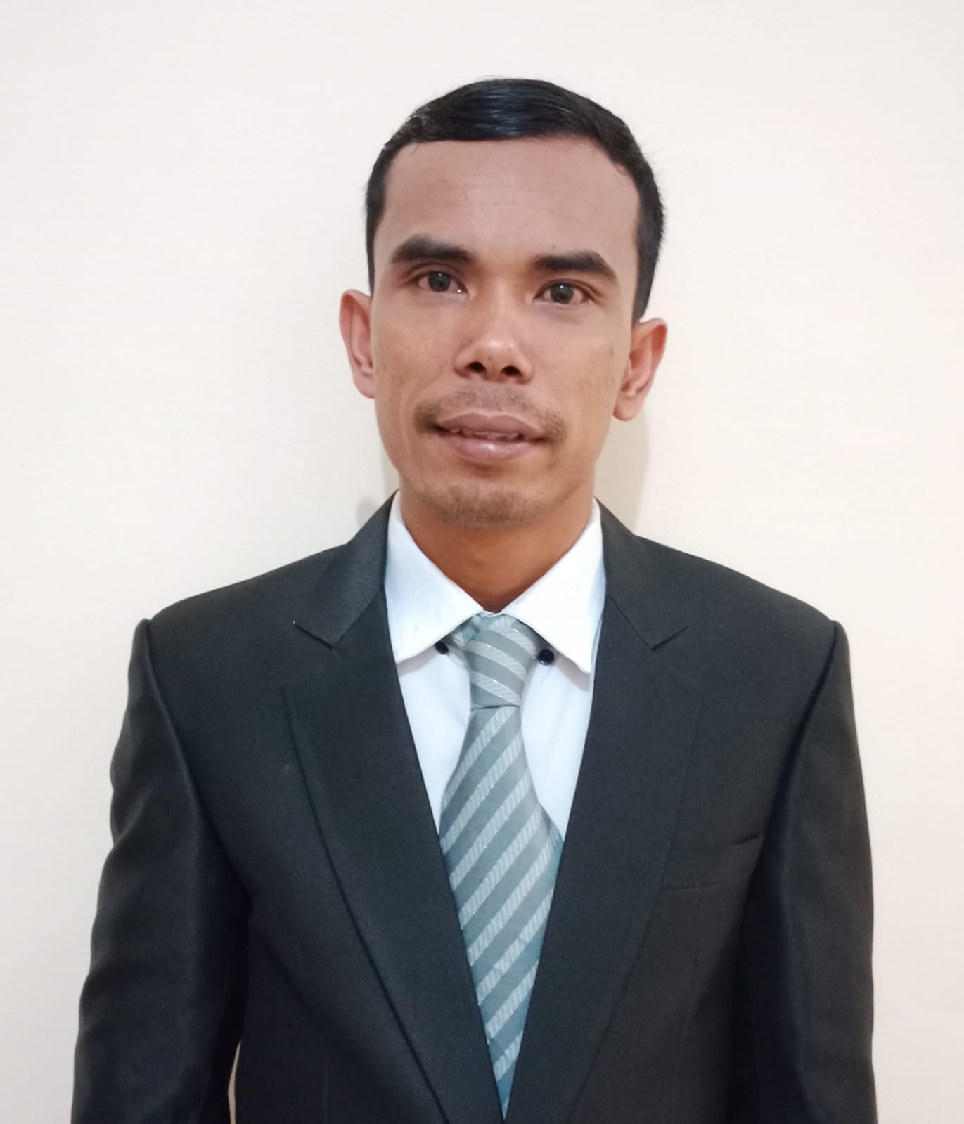 Penulis pernah menjabat PPK Kecamatan Panei pada Pilgubsu 2018, Pemilu 2019 dan Pilkada 2020. Saat ini sedang aktif sebagai Panwaslu Kecamatan Panei.