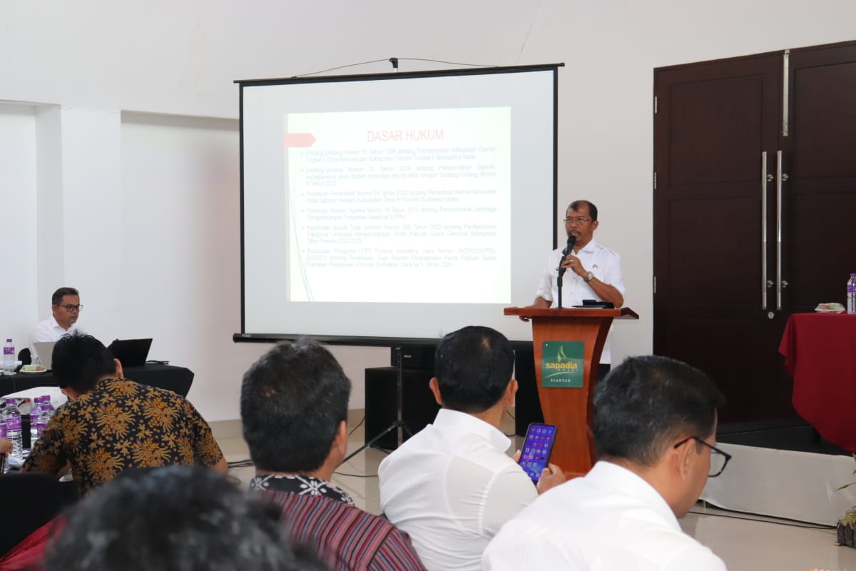 Staf Ahli Bupati Toba, Audy Murphy Sitorus memaparkan kesiapan Kabupaten Toba sebagai tuan rumah Pesparawi.