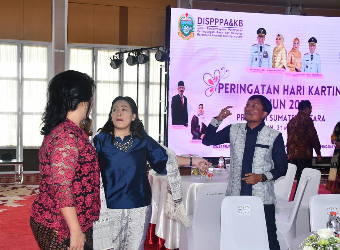 Wabup Toba Tonny M Simanjuntak Beserta Wakil Ketua Tim TP PKK Kabupaten Toba Ny Erna Grace Tonny Simanjuntak.