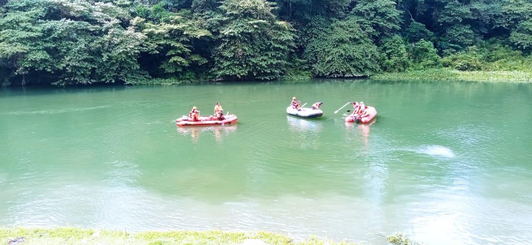 Penyelam dari Basarnas Toba Lakukan Penyisiran.