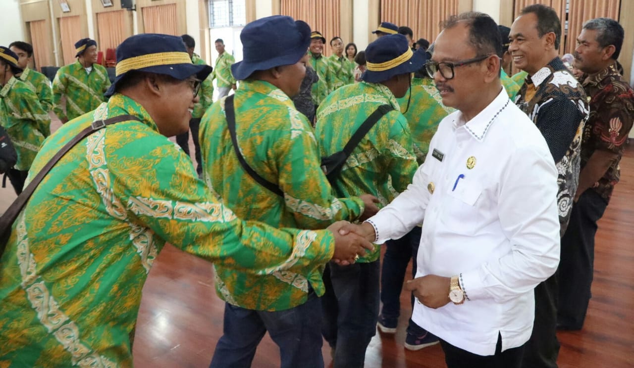Wabup Simalungun lepas keberangkatan peserta (Photo Istimewa)