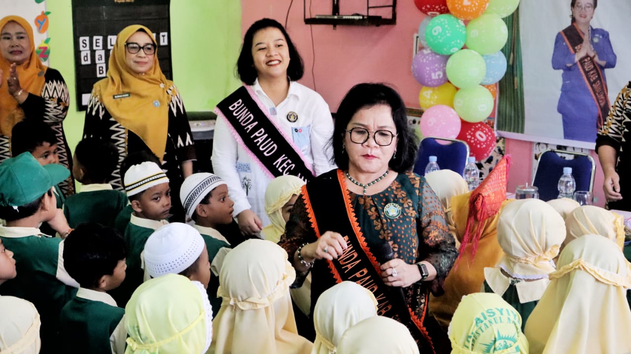 Bunda PAUD Simalungun terkesan atas penampilan TK ABA Perdagangan (photo istimewa)