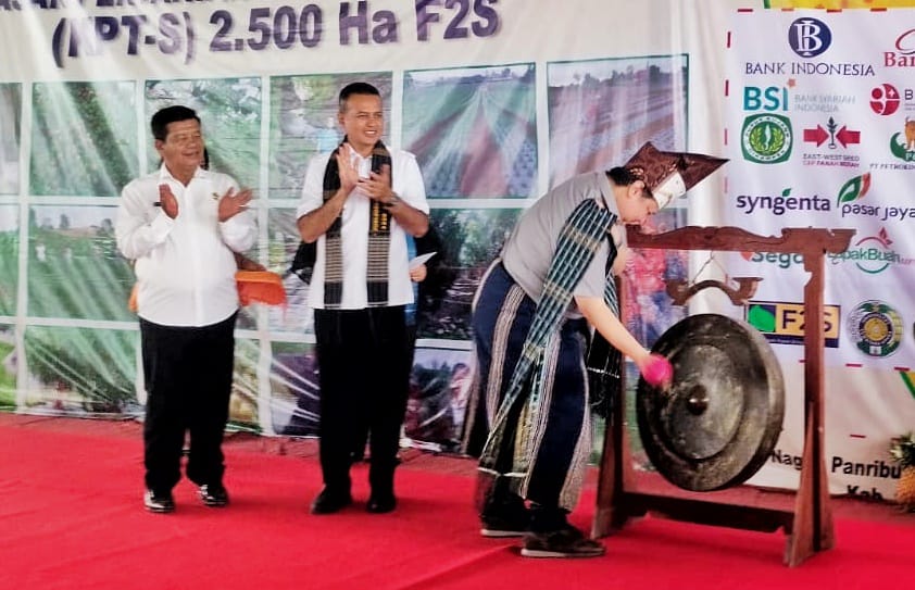 Pukul Gong, Menko Bidang Perekonomian Airlangga Hartato buka Pengelolaan KPT-S secara resmi (photo istimewa)