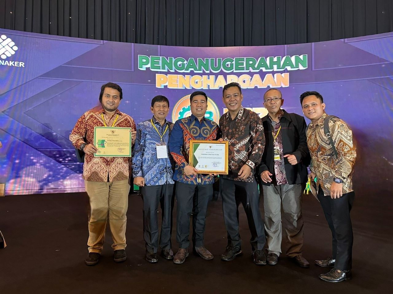 Foto bersama usai penyerahan penghargaan K3 tahun 2023