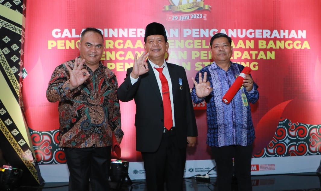 Bupati Radiapoh didampingi Kadis Kominfo dan Plt Kadis PKKBN (ist)