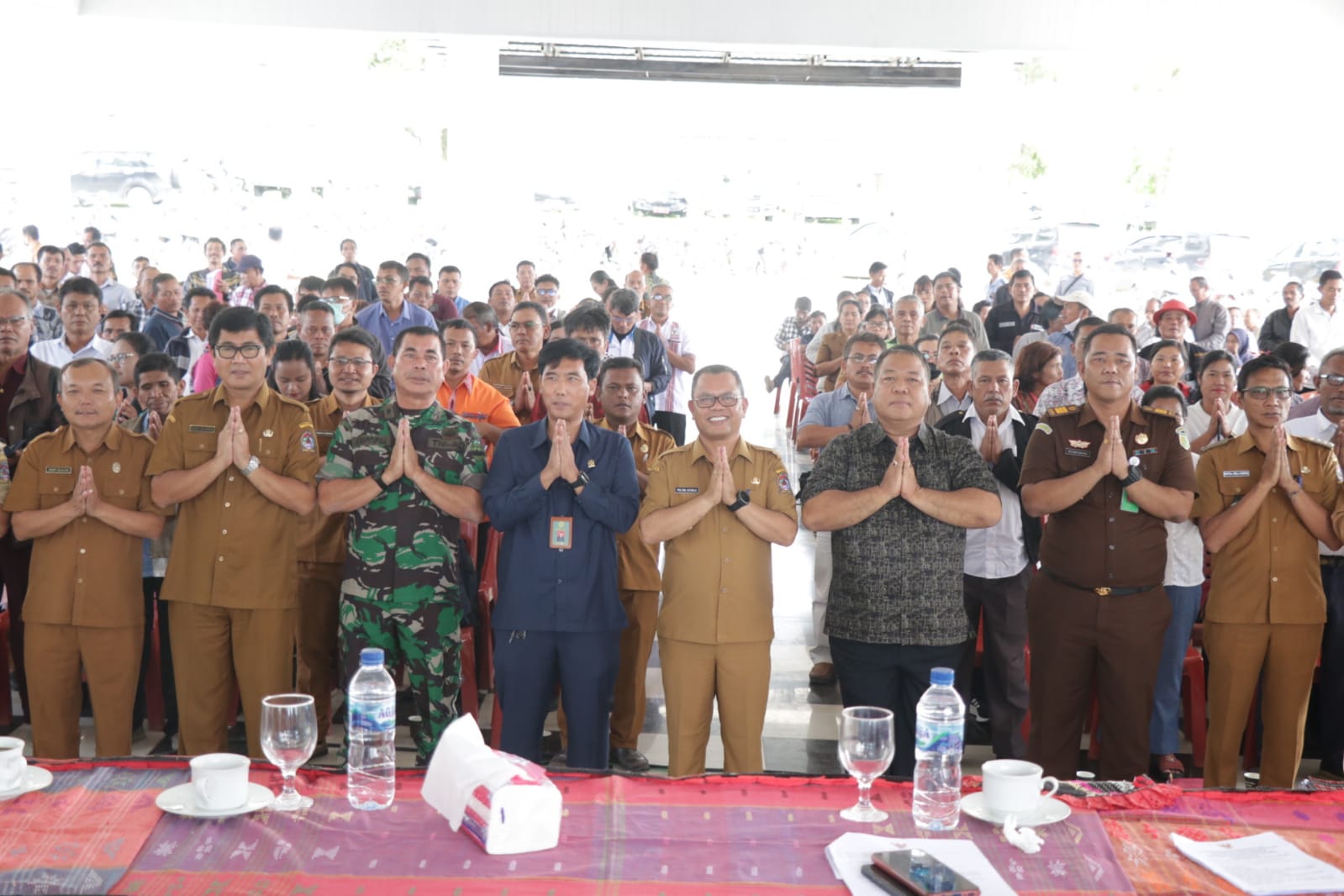 Sejumlah narasumber dari Kejari Toba Samosir, Polres Toba, Kodim 0210/TU dan Pengadilan Negeri Balige hadir menyampaikan materi terkait tata pelaksanaan pemilihan kepala desa.
