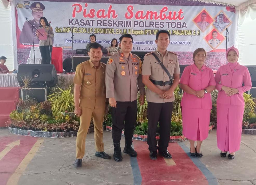 Acara sertijab yang dipimpin langsung oleh Kapolres Taufiq Hidayat, dan dihadiri oleh Wakil Bupati Toba Tonny M Simanjuntak.