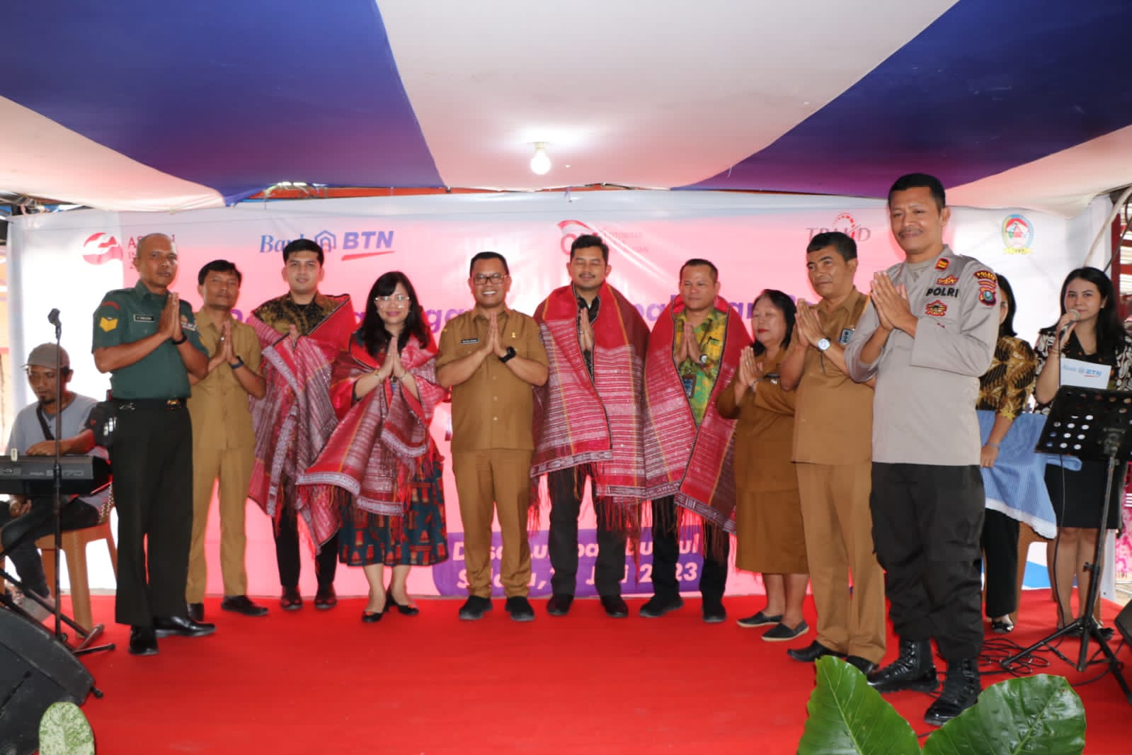 Pihak BTN Photo Bersama Dengan Pemkab Toba Usai Tandatangani Kesepakatan (Aldy)