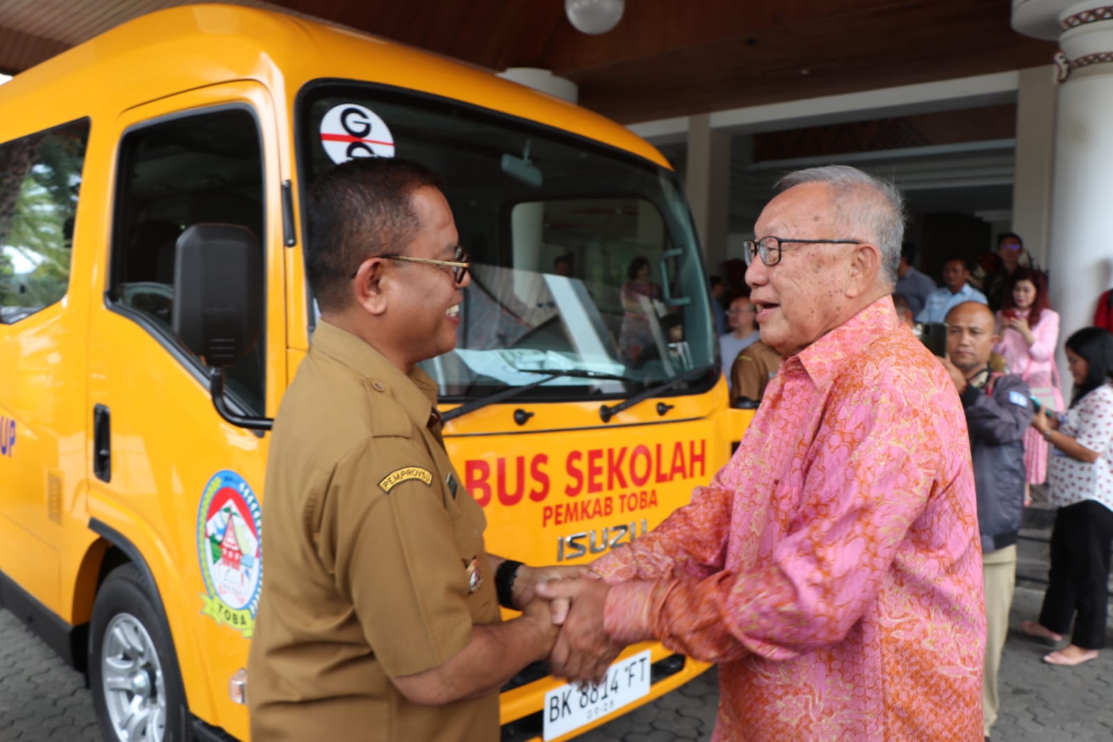 Serah terima bantuan