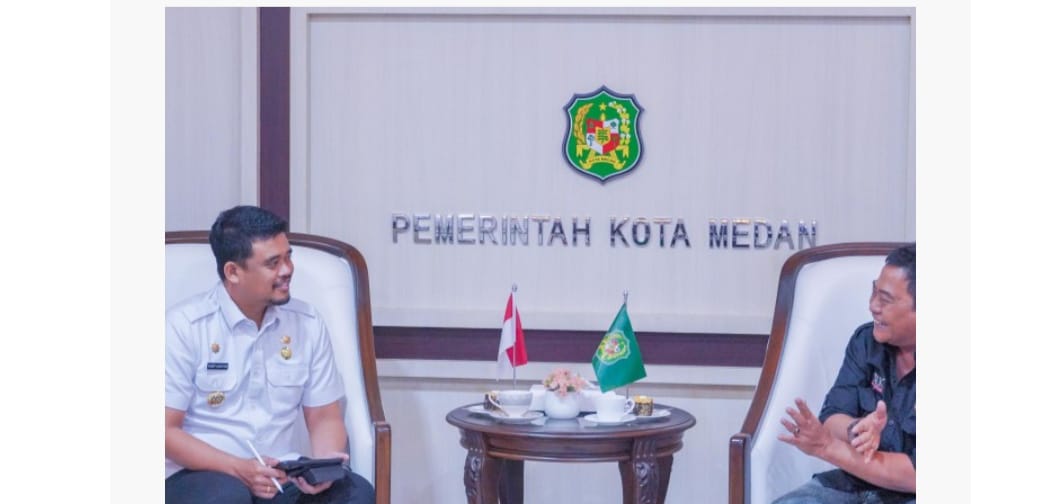 Bobby Nasution saat menerima BPI
