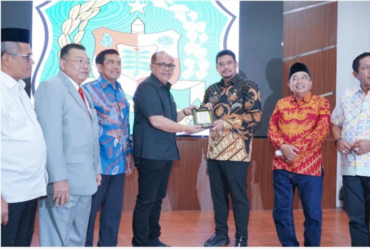 Bobby Nasution & Junimart Girsang