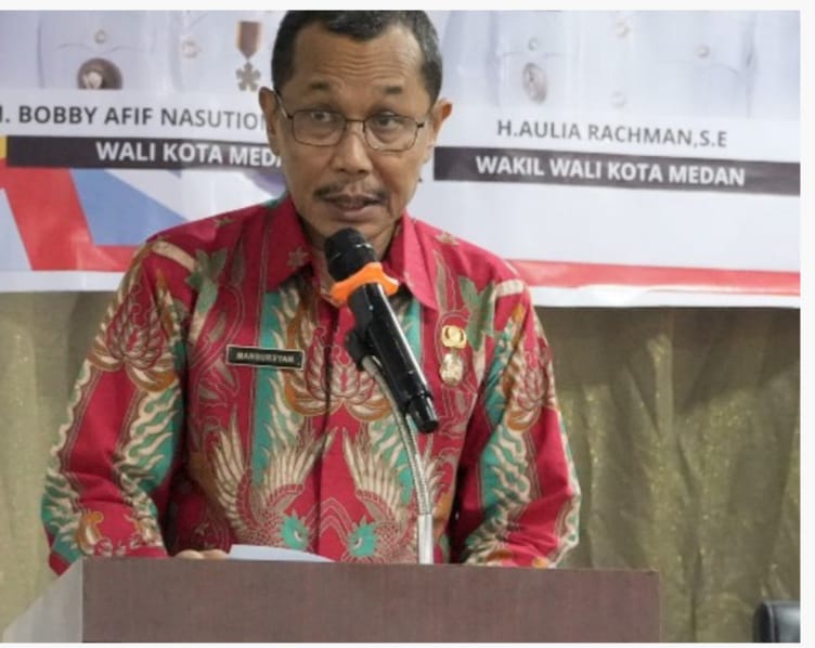 Asisten Perekonomian Pembangunan, H. Agus Suriyono, saat buka Seminar
