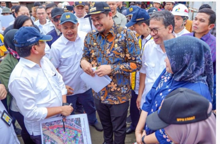 Wali Kota Medan, Bobby Nasution saat meninjau Kelurahan Belawan Bahari, Kecamatan Medan Belawan