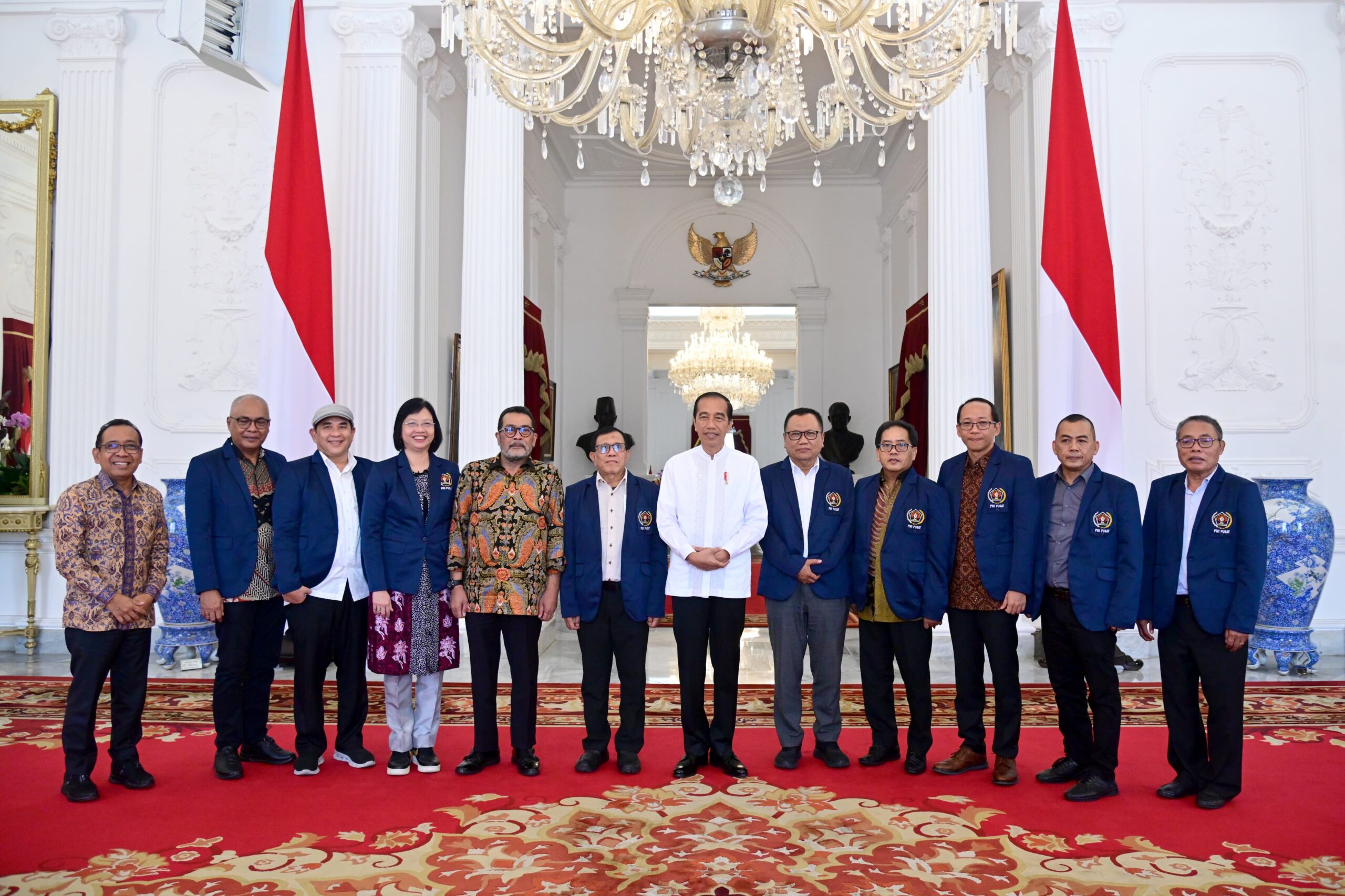 Presiden Jokowi menerima Pengurus Persatuan Wartawan Indonesia (PWI) Pusat di Istana Merdeka,