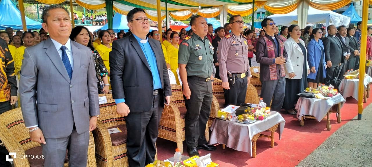 Undangan bersama Sekda Simalungun Esron Sinaga pada perayaan Pesparawi