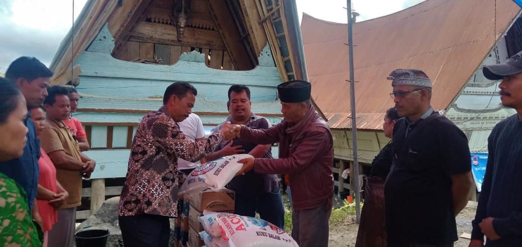Penyaluran tali asih kepada keluarga korban banjir bandang, Samosir
