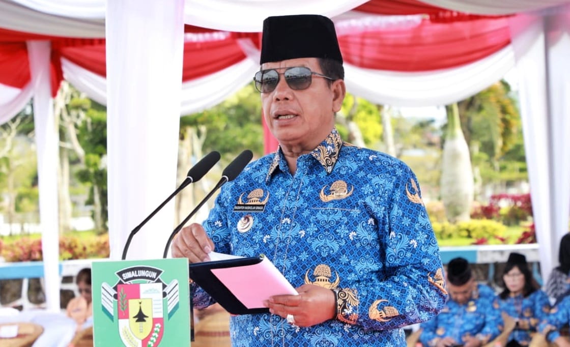 Bupati Simalungun bertindak sebagai pembina upacara