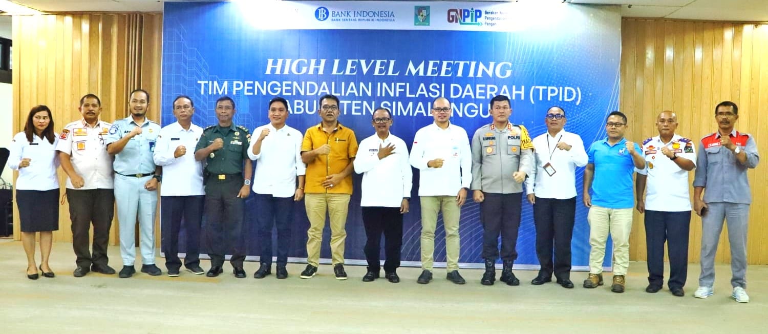 Wakil Bupati Simalungun dan peserta rakor lintas sektoral foto bersama