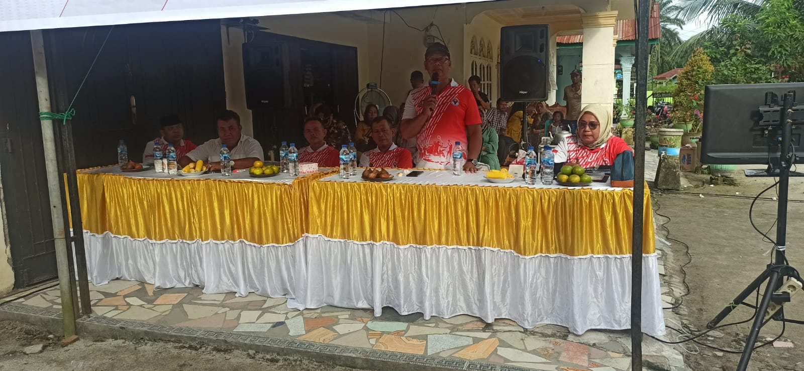 Oknum Sekcam Gunung Maligas, Sugiarto pasca reses mengajak masyarakat untuk memenangkan Jaminta Purba sebagai Ketua DPRD Simalungun periode 2024 - 2029 mendatang.