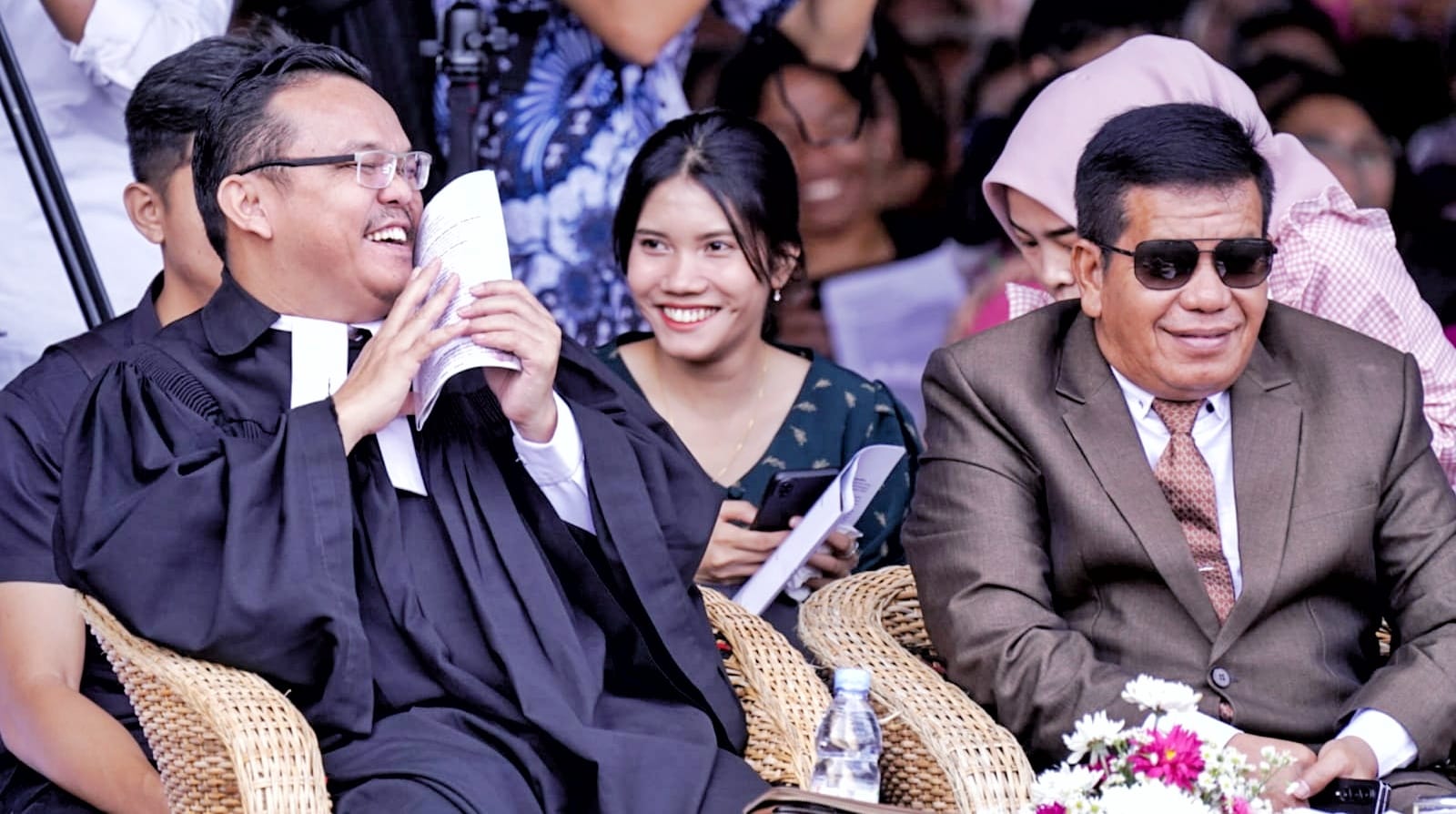 Bupati Simalungun mengikuti jalannya perayaan Natal Pemkab bersama Forkompinda