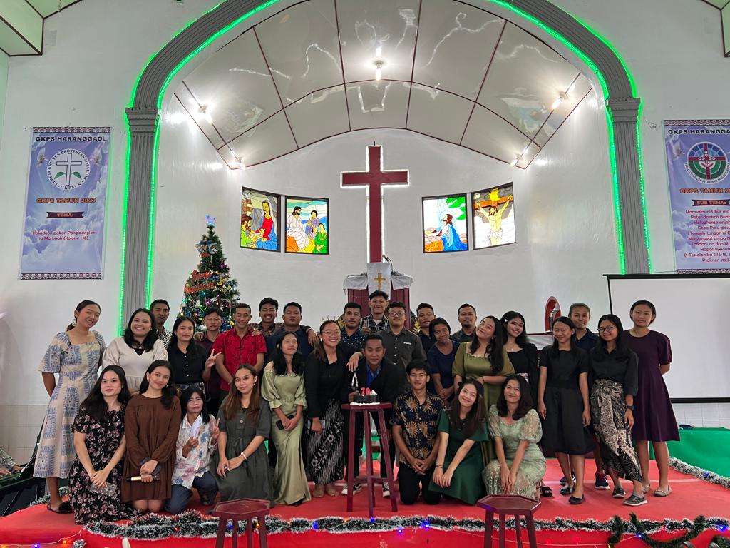 Namaposo GKPS Haranggaol Horisan pada perayaan HUT Ke-70