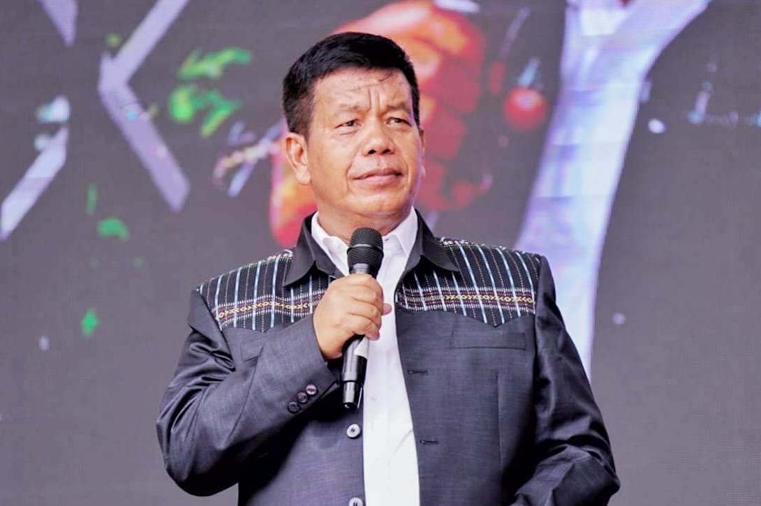 Bupati Simalungun saat menyampaikan kantor camat Bandar yang dibangun megah akan dijadikan kantor sementara Pemkab Simalungun Hataran